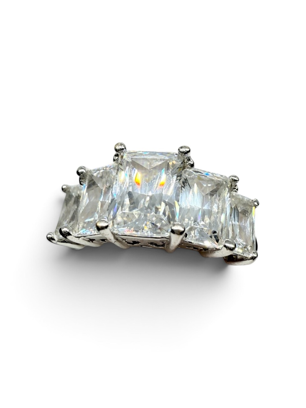 Stunning 14K White Gold 5-Stone Radiant Cut Ring - Size 6 💎 - Picture 4 of 17
